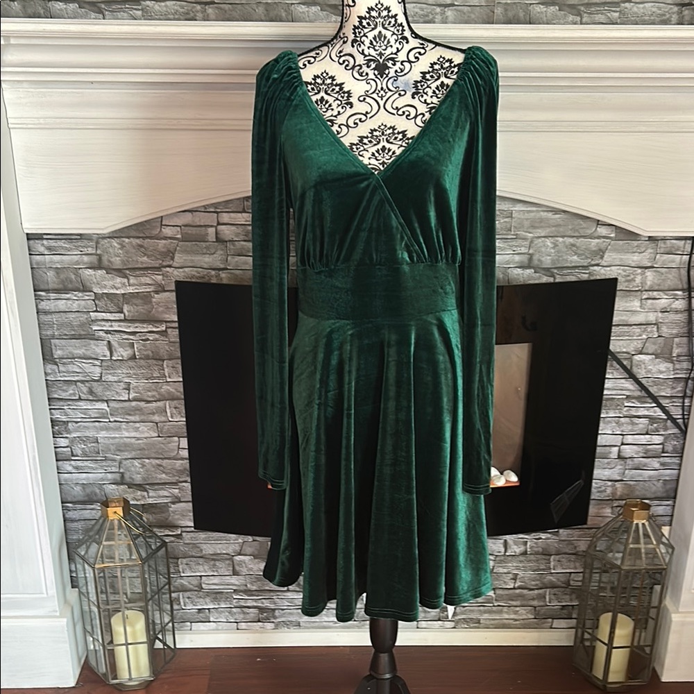 Elegant Green Velvet Dress